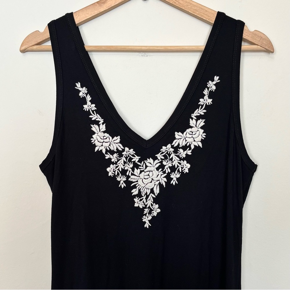 Karen Kane • L • Black Sleeveless Maxi Dress White Flower Embroidered V Neck - Picture 2 of 5